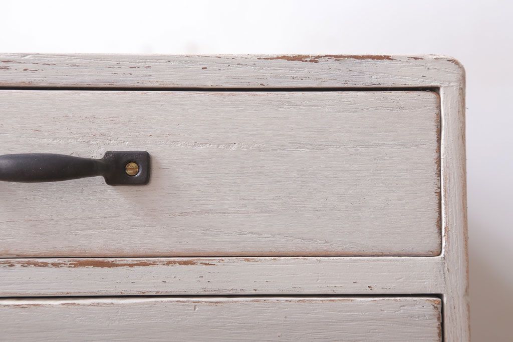 アンティーク家具　アンティークペイント　シンプルな7杯小引き出し