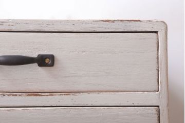 アンティーク家具　アンティークペイント　シンプルな7杯小引き出し