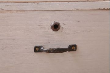 アンティーク家具　アンティークペイント　シンプルな7杯小引き出し