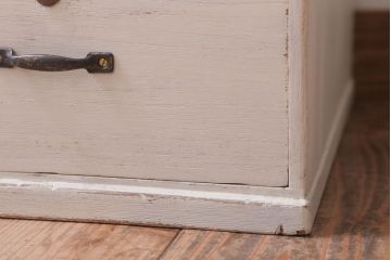 アンティーク家具　アンティークペイント　シンプルな7杯小引き出し