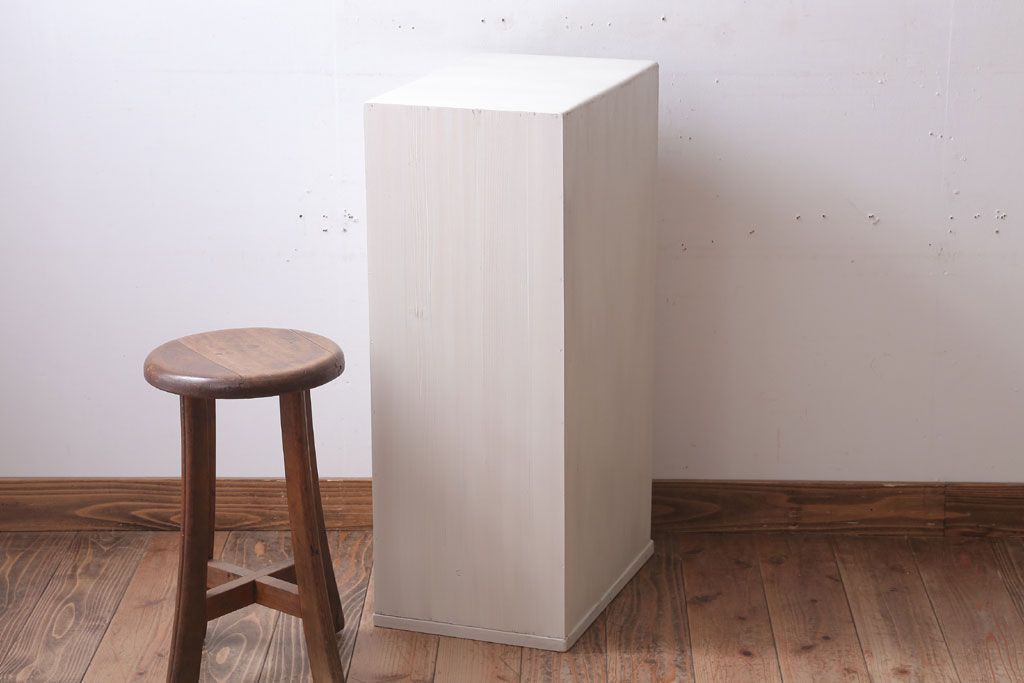 アンティーク家具　アンティークペイント　シンプルな7杯小引き出し