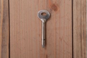 アンティーク家具　アンティークペイント　シンプルな7杯小引き出し