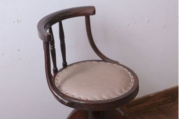 アンティーク家具　大正ロマン　小ぶりなアンティーク回転椅子(1)