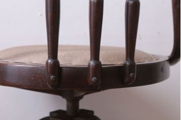アンティーク家具　大正ロマン　小ぶりなアンティーク回転椅子(1)