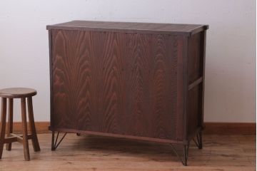 アンティーク家具　和製アンティーク　モールガラス入り!前面欅材の鉄脚サイドボード(収納棚)