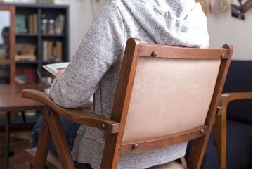 ヴィンテージ家具　昭和レトロ　ビンテージキツツキ　飛騨産業　本革座面の折りたたみアームチェア