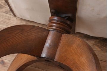 レトロ家具　和製アンティーク　ナラ材のレトロな回転椅子