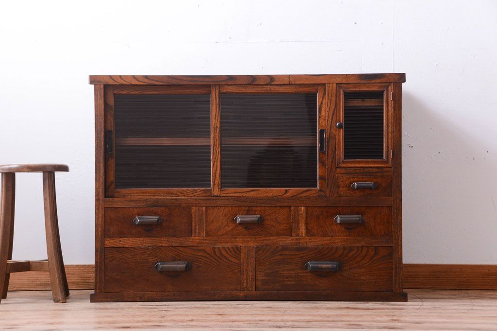 アンティーク家具　古民具・骨董　モールガラス入り!前面欅材の和製アンティーク収納棚(2)