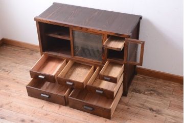 アンティーク家具　古民具・骨董　モールガラス入り!前面欅材の和製アンティーク収納棚(2)