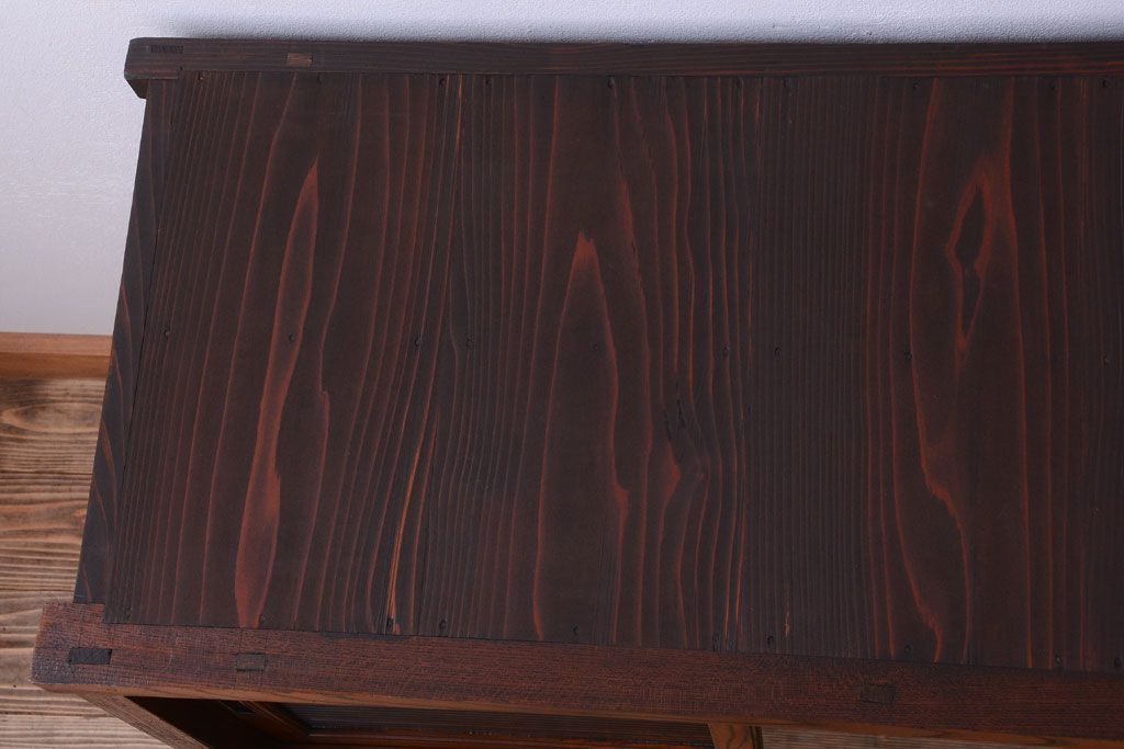 アンティーク家具　古民具・骨董　モールガラス入り!前面欅材の和製アンティーク収納棚(2)