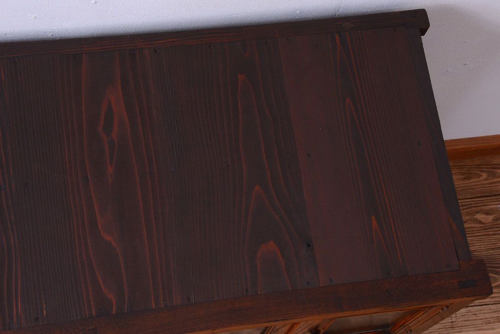 アンティーク家具　古民具・骨董　モールガラス入り!前面欅材の和製アンティーク収納棚(2)