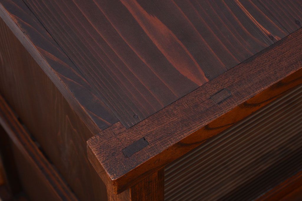 アンティーク家具　古民具・骨董　モールガラス入り!前面欅材の和製アンティーク収納棚(2)