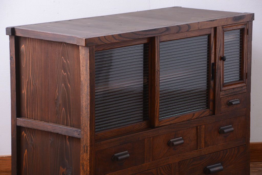 アンティーク家具　古民具・骨董　モールガラス入り!前面欅材の和製アンティーク収納棚(2)