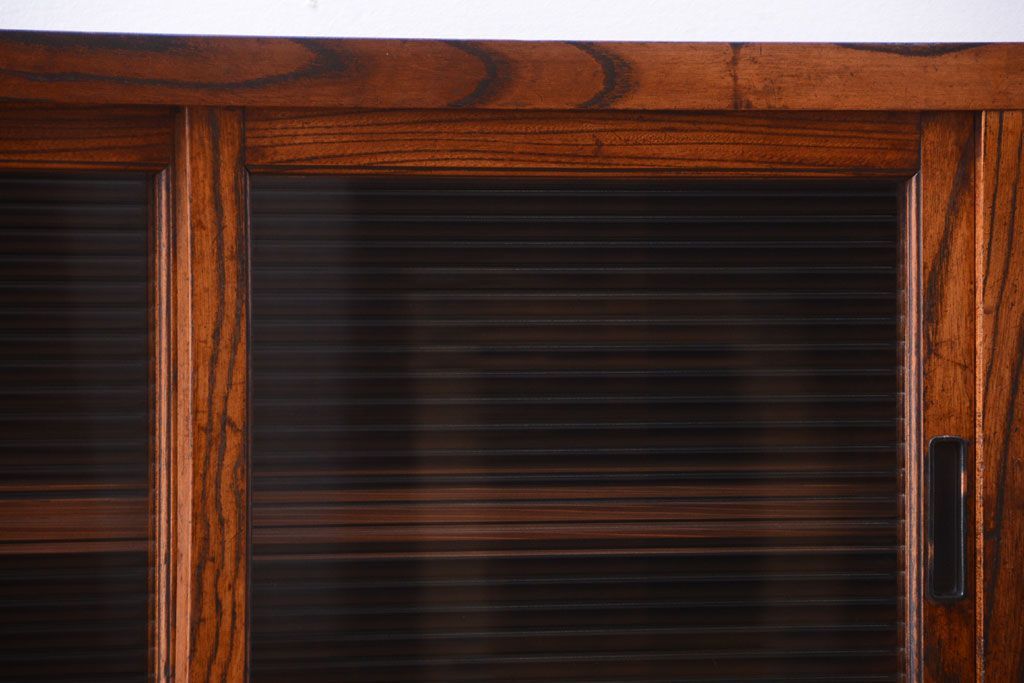 アンティーク家具　古民具・骨董　モールガラス入り!前面欅材の和製アンティーク収納棚(2)