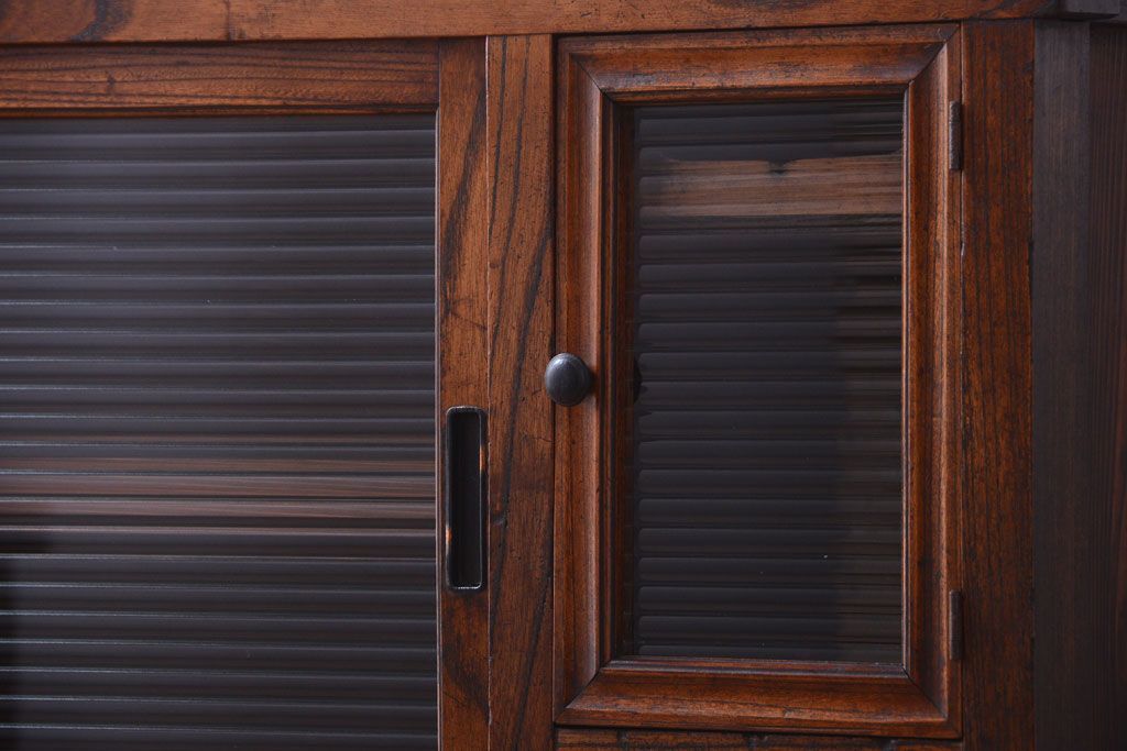 アンティーク家具　古民具・骨董　モールガラス入り!前面欅材の和製アンティーク収納棚(2)