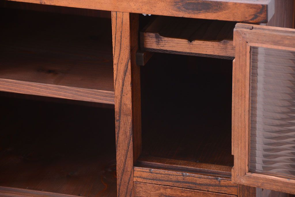 アンティーク家具　古民具・骨董　モールガラス入り!前面欅材の和製アンティーク収納棚(2)