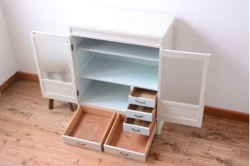 アンティーク家具　アンティーク　ダイヤガラス入り!バイカラーペイントの小ぶりな収納棚(キャビネット)