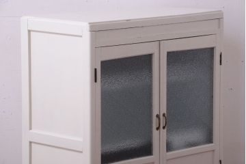 アンティーク家具　アンティーク　ダイヤガラス入り!バイカラーペイントの小ぶりな収納棚(キャビネット)