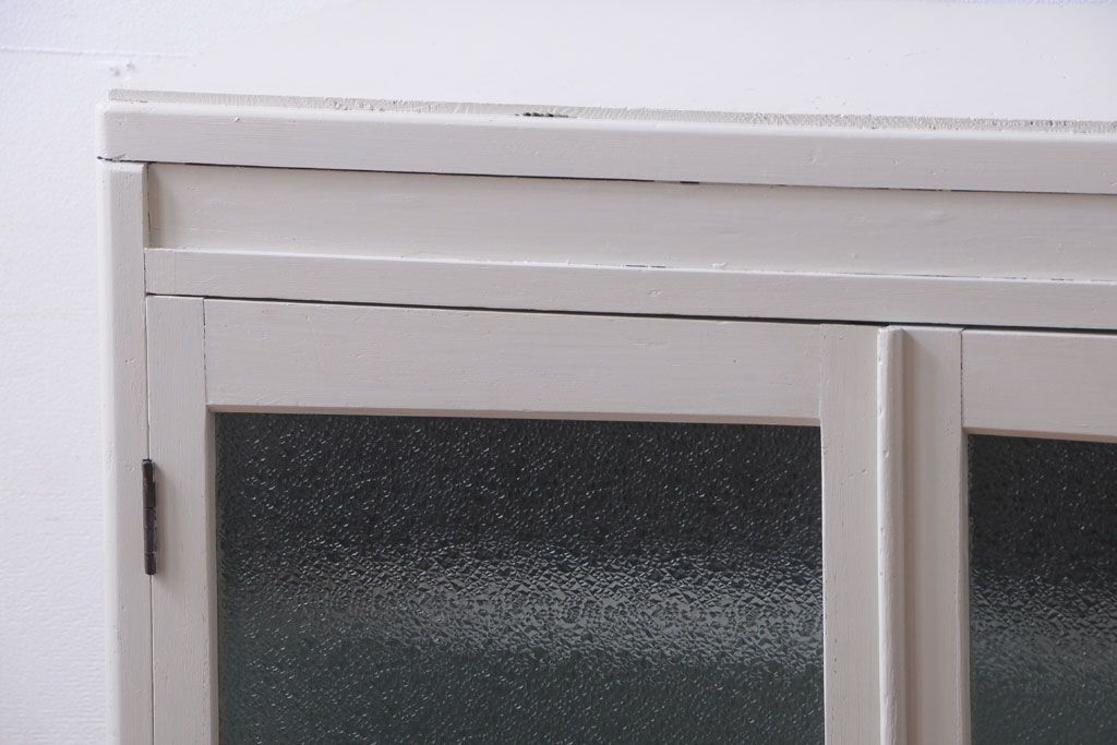 アンティーク家具　アンティーク　ダイヤガラス入り!バイカラーペイントの小ぶりな収納棚(キャビネット)