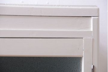 アンティーク家具　アンティーク　ダイヤガラス入り!バイカラーペイントの小ぶりな収納棚(キャビネット)