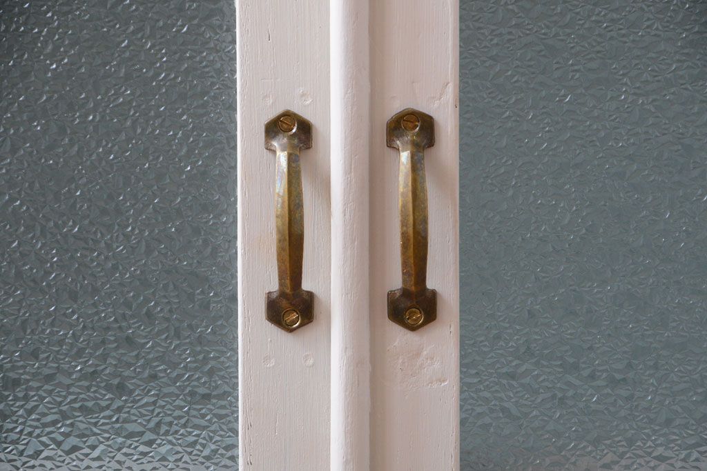 アンティーク家具　アンティーク　ダイヤガラス入り!バイカラーペイントの小ぶりな収納棚(キャビネット)