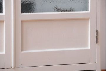 アンティーク家具　アンティーク　ダイヤガラス入り!バイカラーペイントの小ぶりな収納棚(キャビネット)