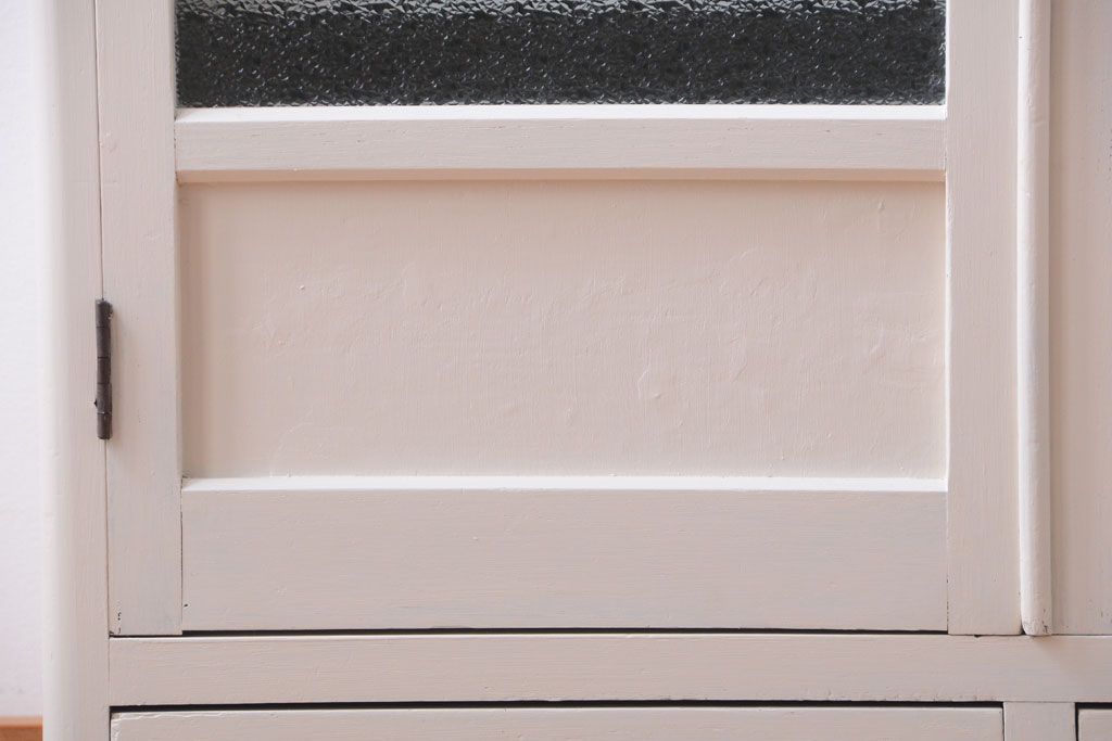 アンティーク家具　アンティーク　ダイヤガラス入り!バイカラーペイントの小ぶりな収納棚(キャビネット)