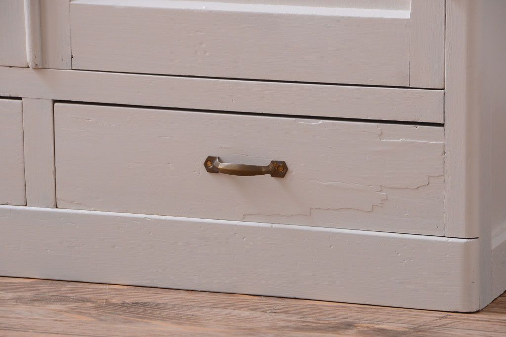 アンティーク家具　アンティーク　ダイヤガラス入り!バイカラーペイントの小ぶりな収納棚(キャビネット)