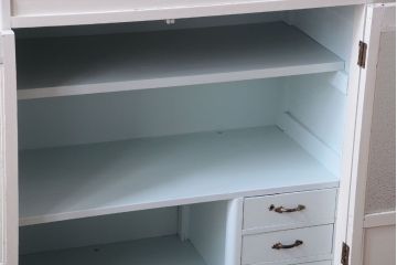 アンティーク家具　アンティーク　ダイヤガラス入り!バイカラーペイントの小ぶりな収納棚(キャビネット)