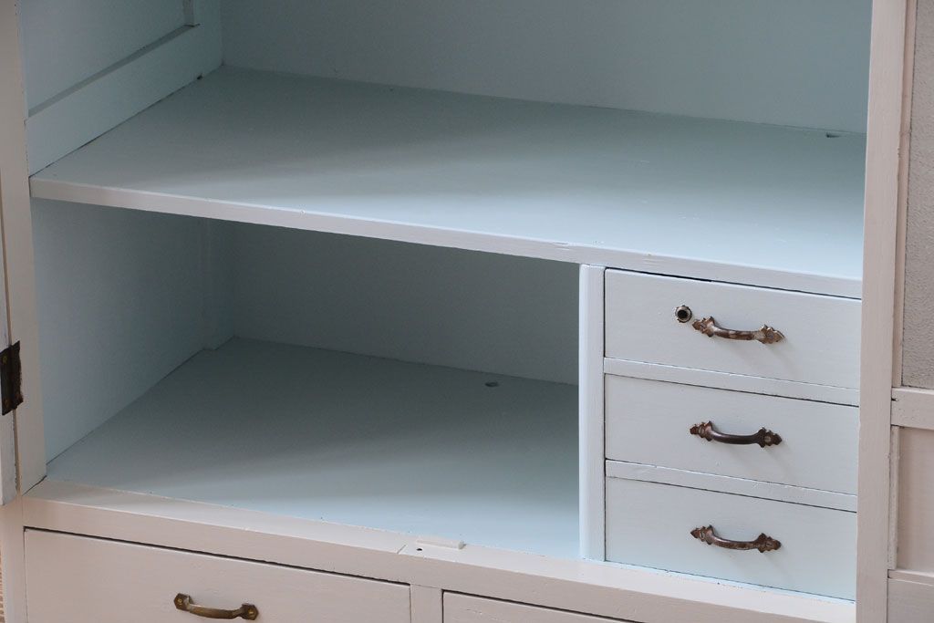 アンティーク家具　アンティーク　ダイヤガラス入り!バイカラーペイントの小ぶりな収納棚(キャビネット)