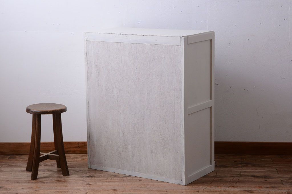 アンティーク家具　アンティーク　ダイヤガラス入り!バイカラーペイントの小ぶりな収納棚(キャビネット)