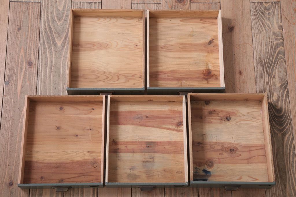 アンティーク家具　和製アンティーク　ネームプレート付き!くすみカラーペイントの小引き出し