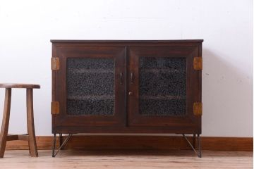 アンティーク家具　和製アンティーク　結霜ガラス入り!鉄脚サイドボード(ローボード)