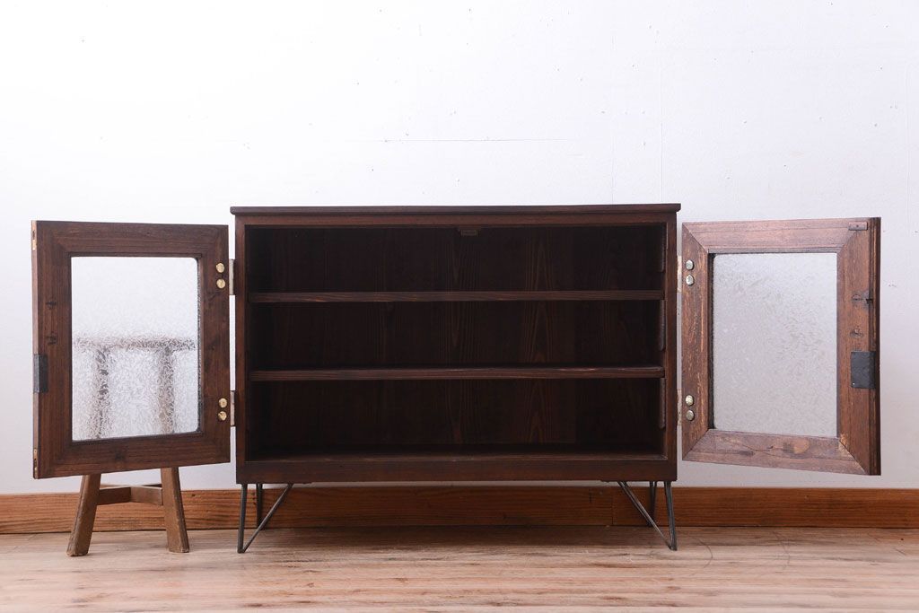 アンティーク家具　和製アンティーク　結霜ガラス入り!鉄脚サイドボード(ローボード)