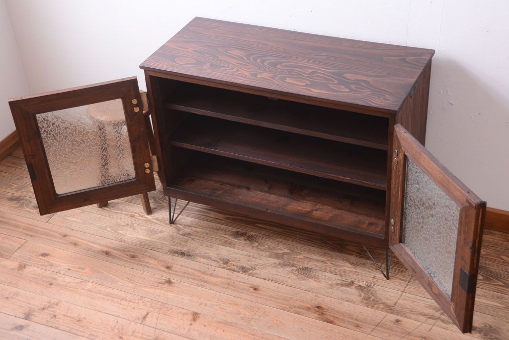 アンティーク家具　和製アンティーク　結霜ガラス入り!鉄脚サイドボード(ローボード)