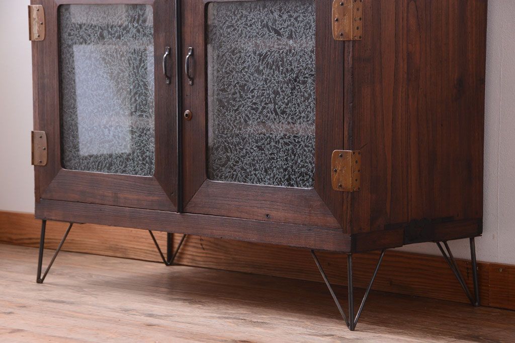 アンティーク家具　和製アンティーク　結霜ガラス入り!鉄脚サイドボード(ローボード)