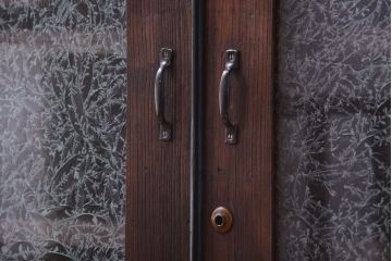 アンティーク家具　和製アンティーク　結霜ガラス入り!鉄脚サイドボード(ローボード)