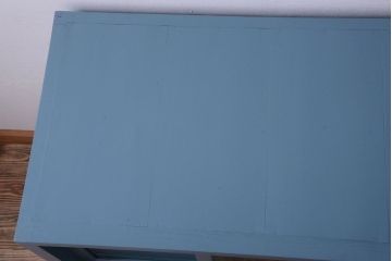 アンティーク家具　アンティーク　モールガラス入り!ブルーグレーペイントの脚付き収納棚(サイドボード)