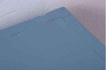 アンティーク家具　アンティーク　モールガラス入り!ブルーグレーペイントの脚付き収納棚(サイドボード)