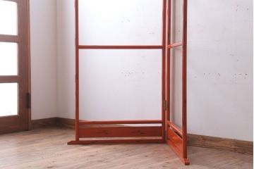 アンティーク雑貨　古民具・骨董　明るい色の屏風衣桁