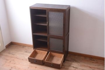 アンティーク家具　古民具・骨董　ダイヤガラス引き戸のアンティーク収納棚