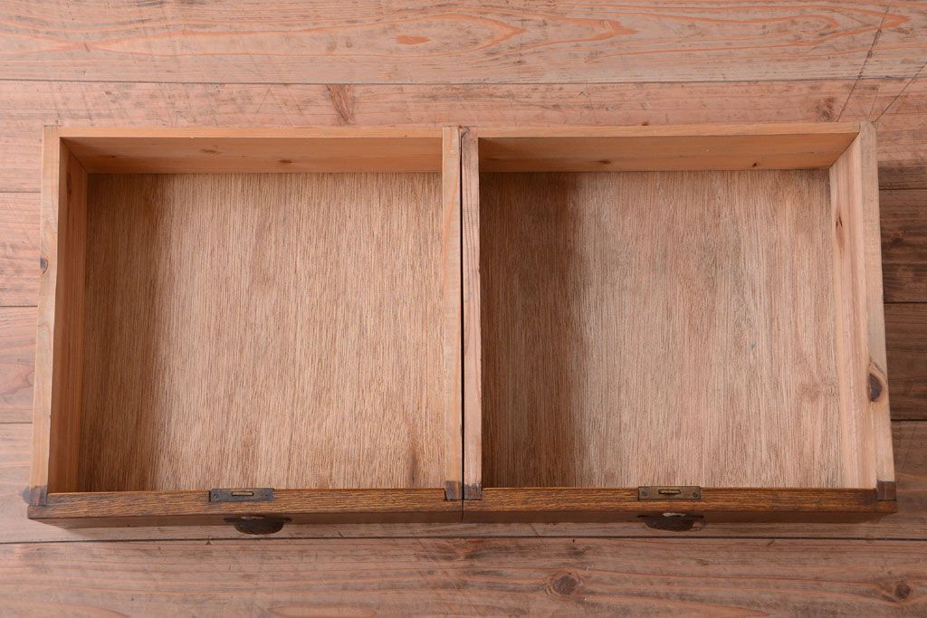 アンティーク家具　古民具・骨董　ダイヤガラス引き戸のアンティーク収納棚