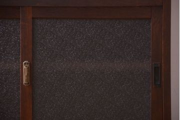 アンティーク家具　古民具・骨董　ダイヤガラス引き戸のアンティーク収納棚
