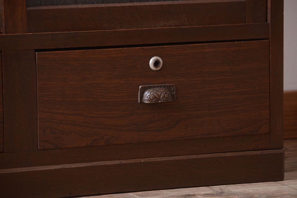 アンティーク家具　古民具・骨董　ダイヤガラス引き戸のアンティーク収納棚