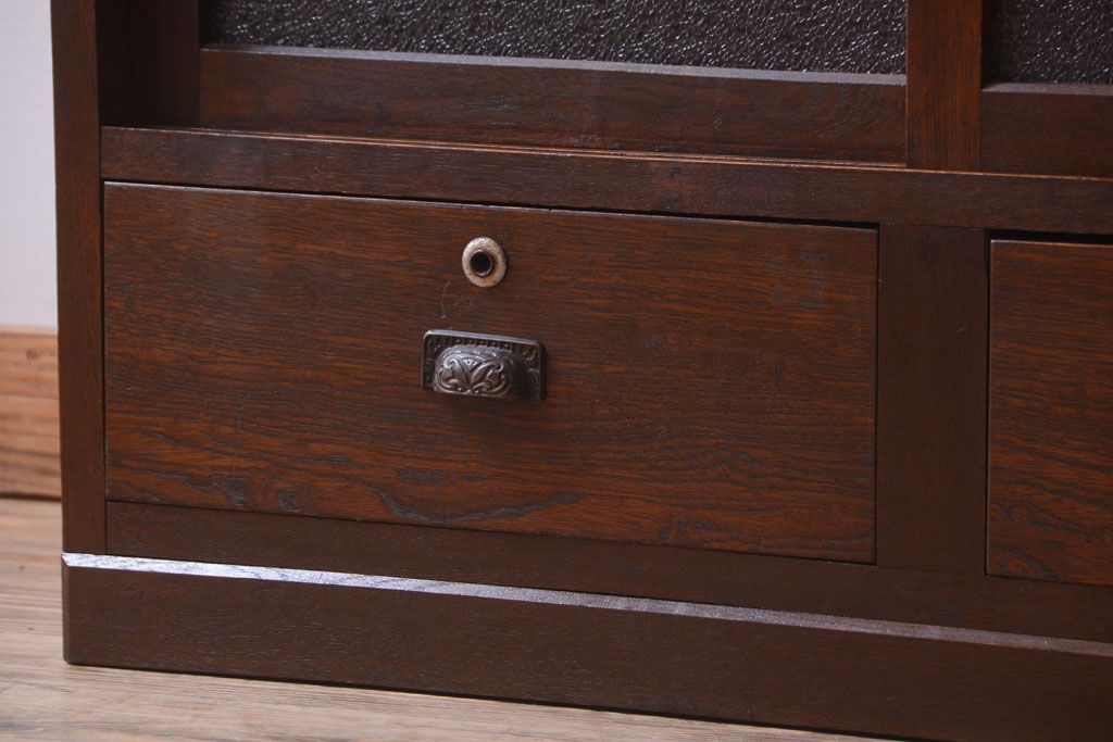 アンティーク家具　古民具・骨董　ダイヤガラス引き戸のアンティーク収納棚