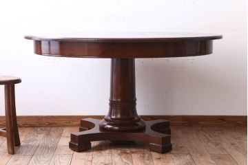 アンティーク家具　イギリスアンティーク　ウォールナット材のダイニングテーブル(オーバルテーブル)