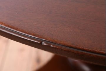 アンティーク家具　イギリスアンティーク　ウォールナット材のダイニングテーブル(オーバルテーブル)