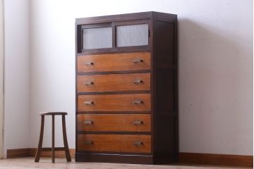 レトロ家具　昭和レトロ　レトロガラス入り!古い木製のアンティークチェスト