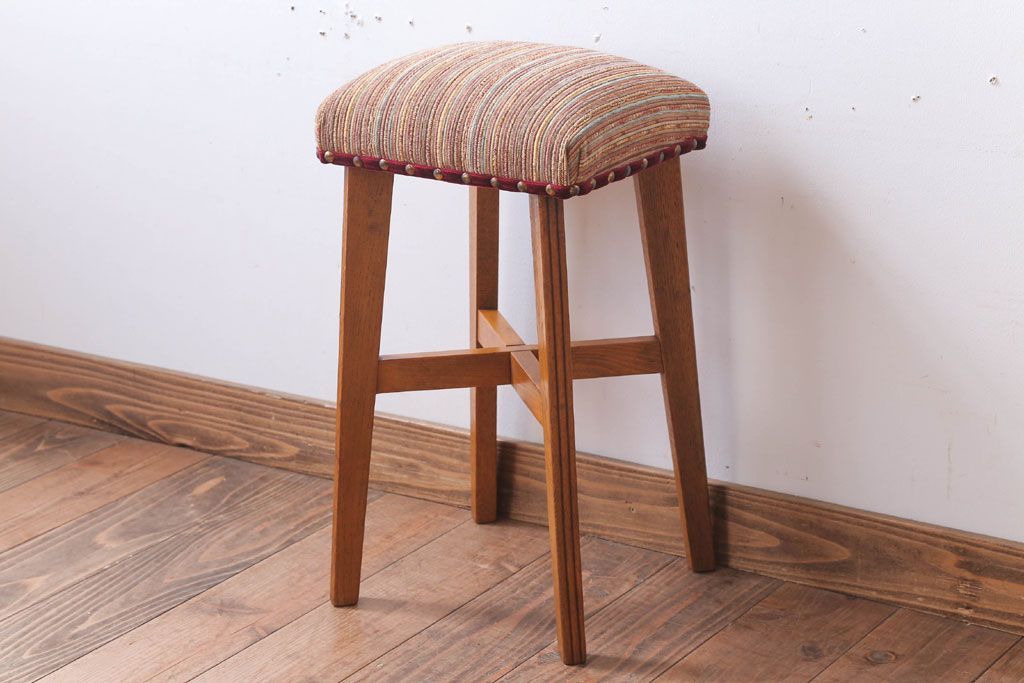 レトロ家具　和製アンティーク　古い木のレトロなクッション座面角スツール(1)