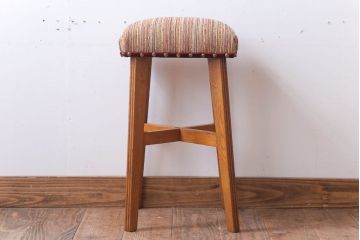 レトロ家具　和製アンティーク　古い木のレトロなクッション座面角スツール(1)